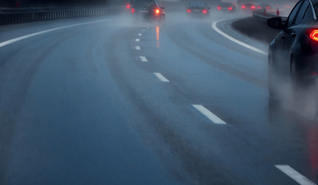 unfall stau regen schnee straße