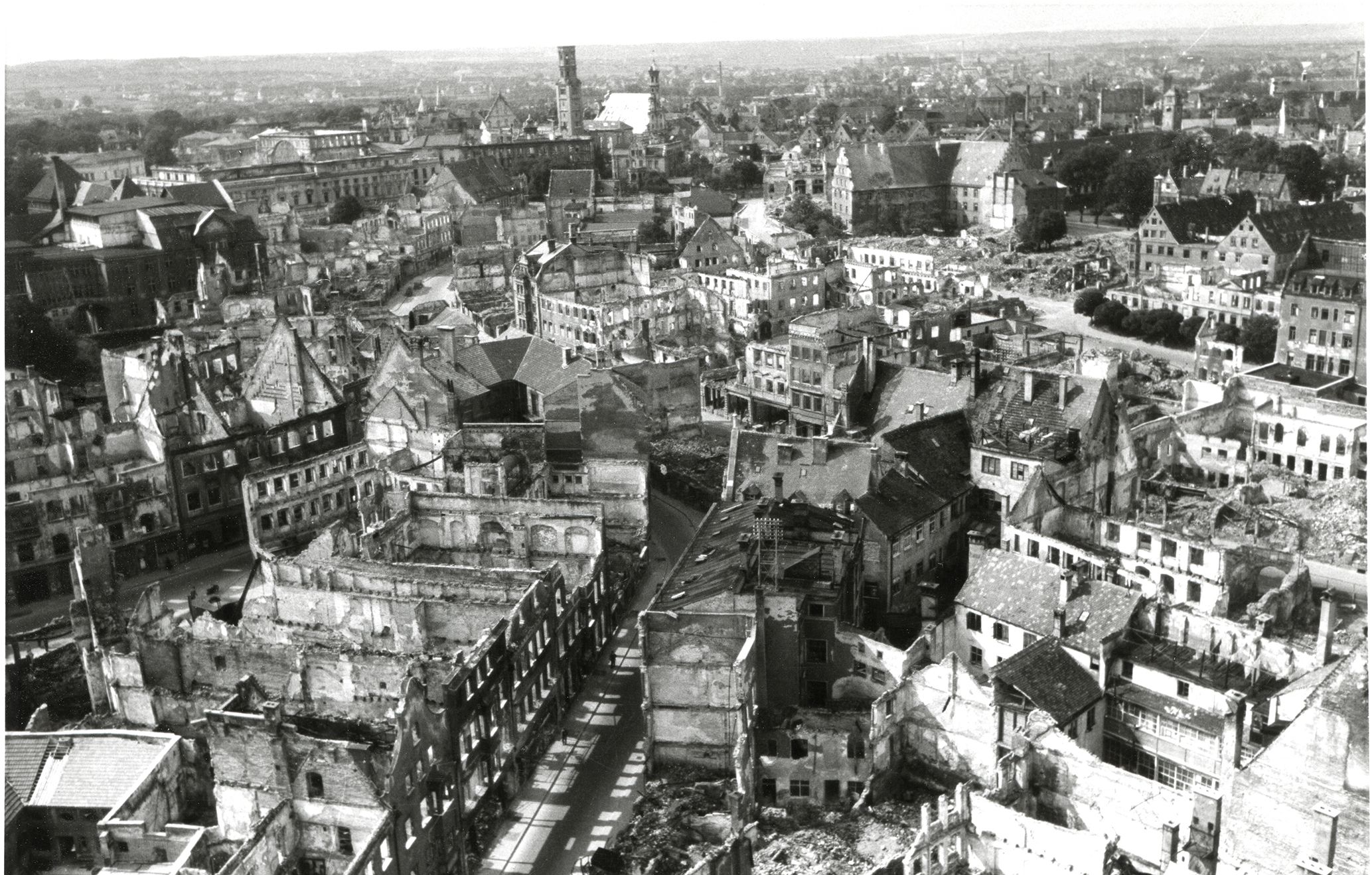 Augsburger Bombennacht | Stadt lädt zu Online-Gedenkveranstaltung ein 2 Augsburger Bombennacht | Stadt Lädt Zu Online-Gedenkveranstaltung Ein