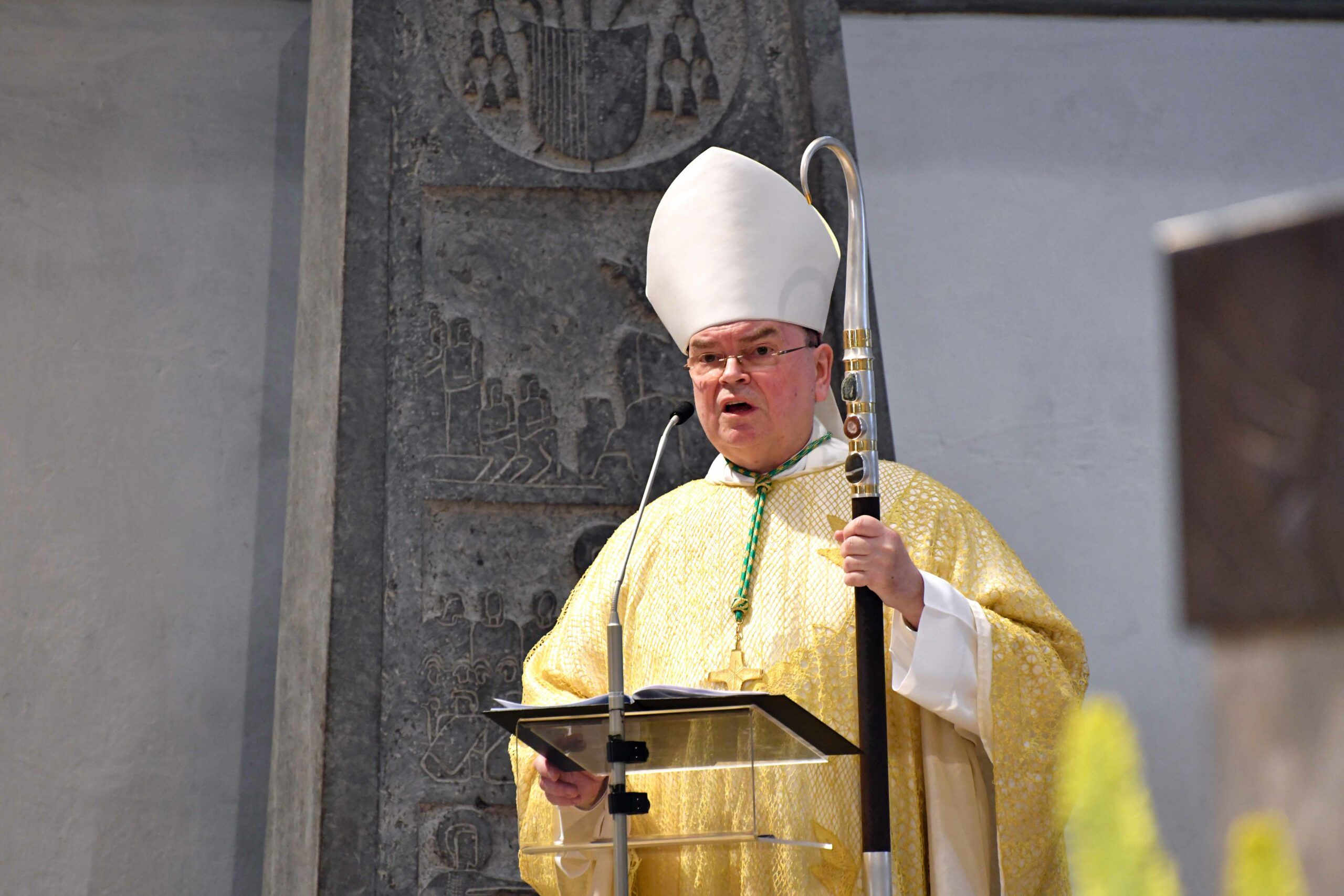 Augsburger Bischof Bertram Weiht Vier Diakone Zu Priestern Und „Mitarbeitern Der Liebe“