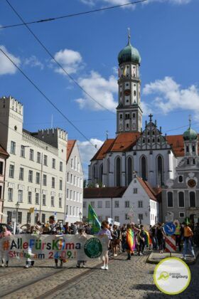 Galerie | Fridays For Future Demonstrieren Zum Jubiläum Des Klimacamps In Augsburg