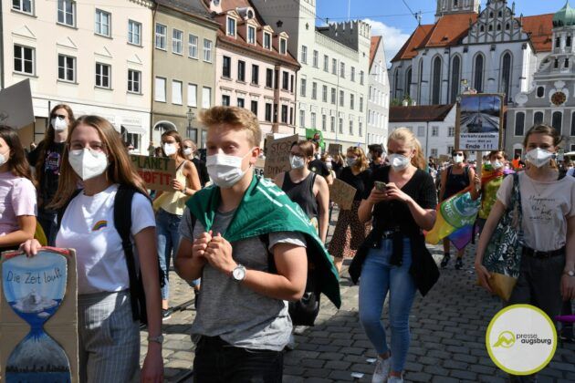 Galerie | Fridays For Future Demonstrieren Zum Jubiläum Des Klimacamps In Augsburg