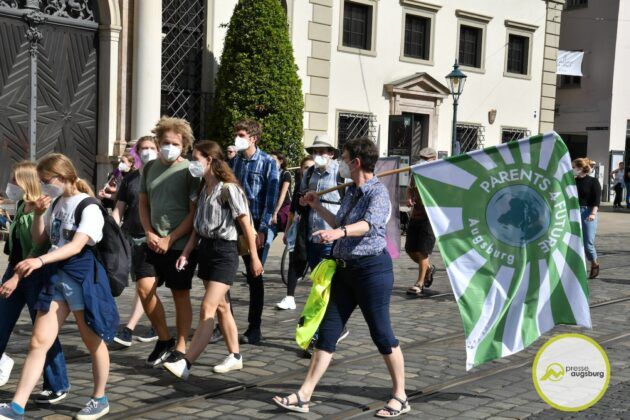 Galerie | Fridays For Future Demonstrieren Zum Jubiläum Des Klimacamps In Augsburg