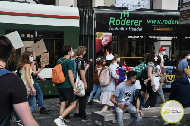 Galerie | Fridays For Future Demonstrieren Zum Jubiläum Des Klimacamps In Augsburg