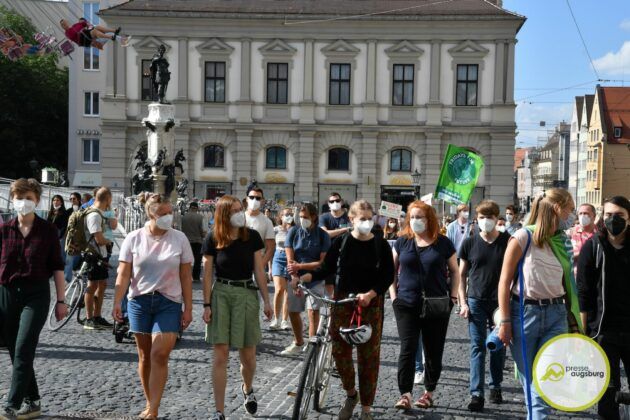 Galerie | Fridays For Future Demonstrieren Zum Jubiläum Des Klimacamps In Augsburg