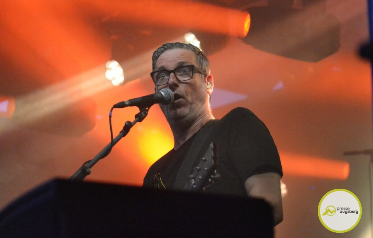 Rock on! | Der "Sommer am Kiez" startet mit "Dritte Wahl" und "Massendefekt" durch 91 Rock On! | Der &Quot;Sommer Am Kiez&Quot; Startet Mit &Quot;Dritte Wahl&Quot; Und &Quot;Massendefekt&Quot; Durch