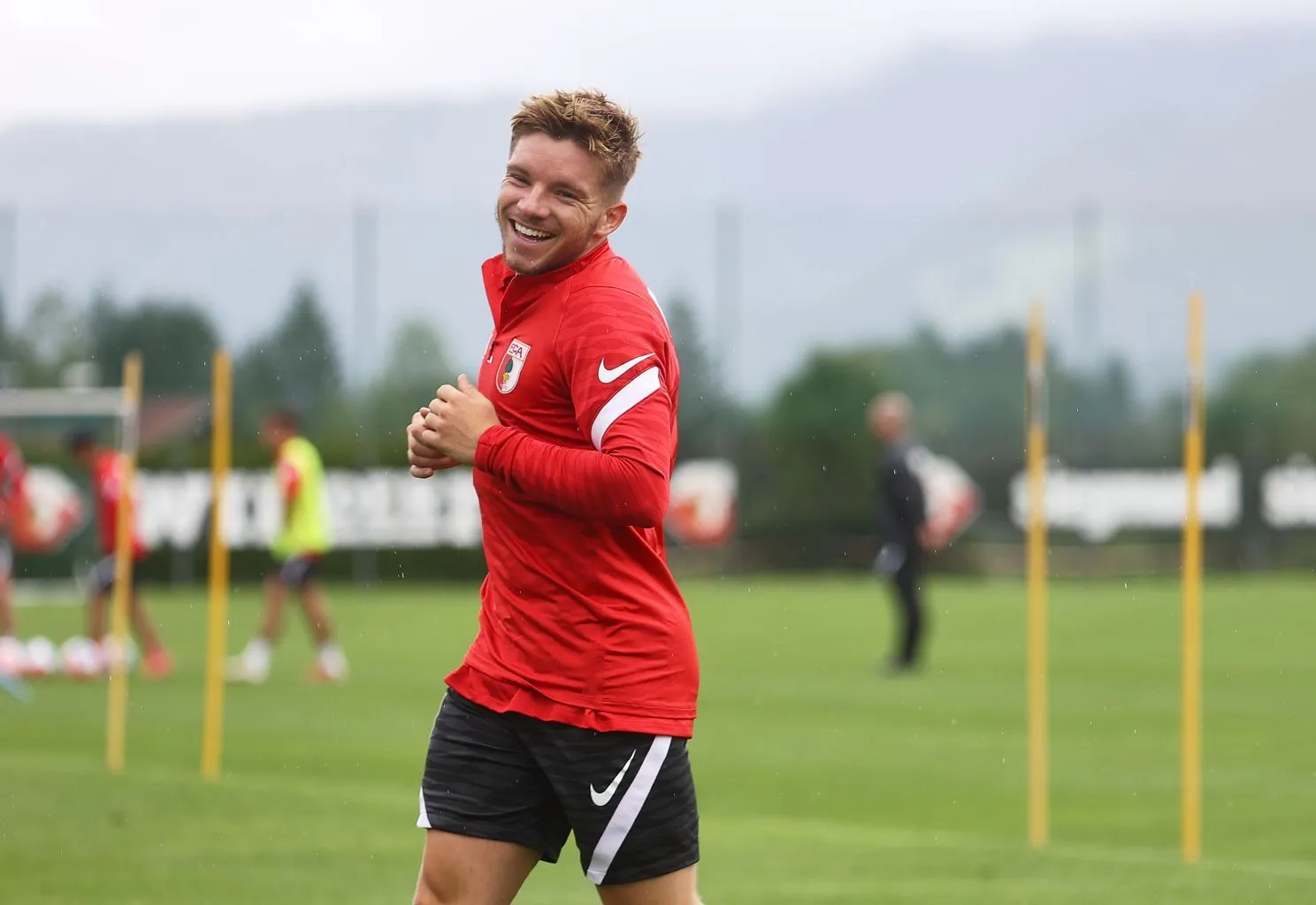 FC Augsburg verlängert Vertrag mit Mads Pedersen