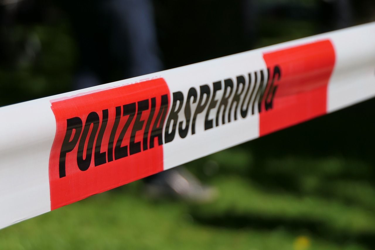 Mainburg | Frau Tot In Mehrfamilienhaus Aufgefunden – Polizei Nimmt Tochter Fest