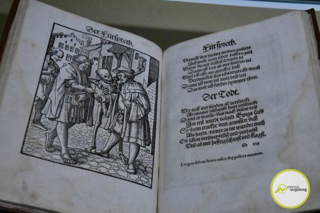 Neue Ausstellung Im Maximilianmuseum Anlässlich 500 Jahre Fuggerei Eröffnet