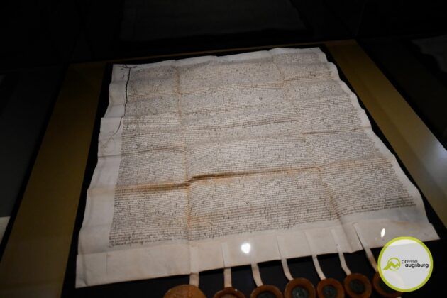 Neue Ausstellung Im Maximilianmuseum Anlässlich 500 Jahre Fuggerei Eröffnet