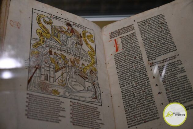 Neue Ausstellung Im Maximilianmuseum Anlässlich 500 Jahre Fuggerei Eröffnet