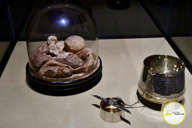 Neue Ausstellung Im Maximilianmuseum Anlässlich 500 Jahre Fuggerei Eröffnet