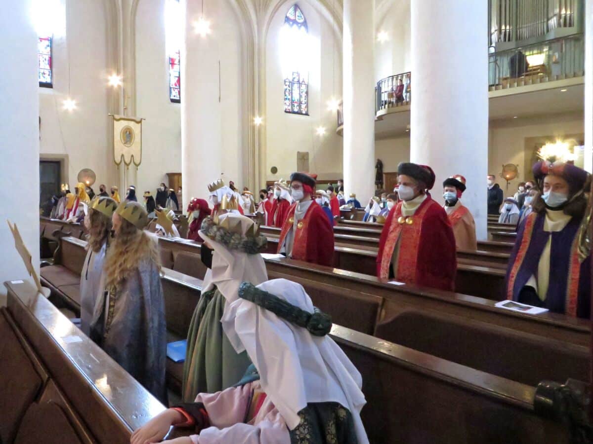„Ihr ebnet der Weihnachtsbotschaft die Bahn!“ | Sternsingeraktion des Bistums Augsburg in Schrobenhausen eröffnet 4 „Ihr Ebnet Der Weihnachtsbotschaft Die Bahn!“ | Sternsingeraktion Des Bistums Augsburg In Schrobenhausen Eröffnet