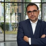 Gesundheitsminister übergibt erste Hilfe aus Härtefallfonds an ambulanten Pflegedienst in Kaufbeuren