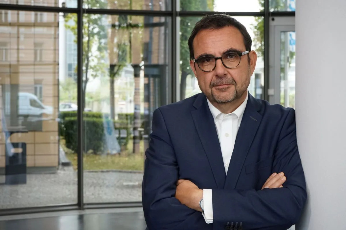 Gesundheitsminister übergibt erste Hilfe aus Härtefallfonds an ambulanten Pflegedienst in Kaufbeuren