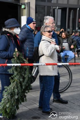 Alle Jahre Wieder | &Quot;Christbaum Für Alle&Quot; Wurde Für Den Augsburger Christkindlesmarkt Aufgestellt