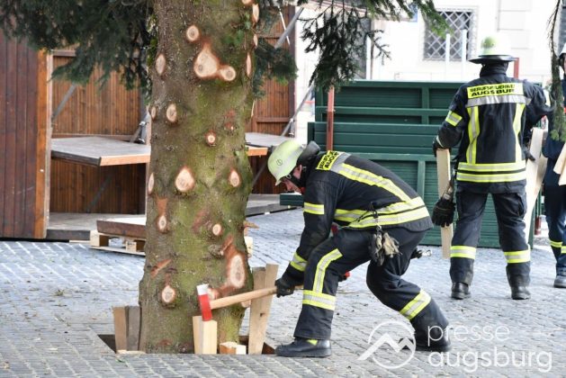 Alle Jahre Wieder | &Quot;Christbaum Für Alle&Quot; Wurde Für Den Augsburger Christkindlesmarkt Aufgestellt