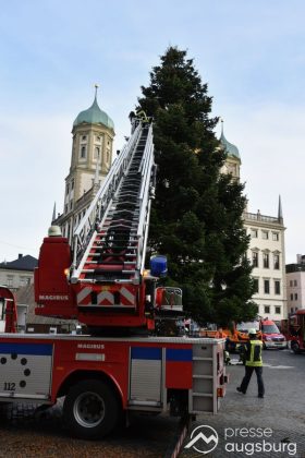 Alle Jahre Wieder | &Quot;Christbaum Für Alle&Quot; Wurde Für Den Augsburger Christkindlesmarkt Aufgestellt