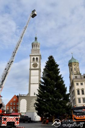 Alle Jahre Wieder | &Quot;Christbaum Für Alle&Quot; Wurde Für Den Augsburger Christkindlesmarkt Aufgestellt