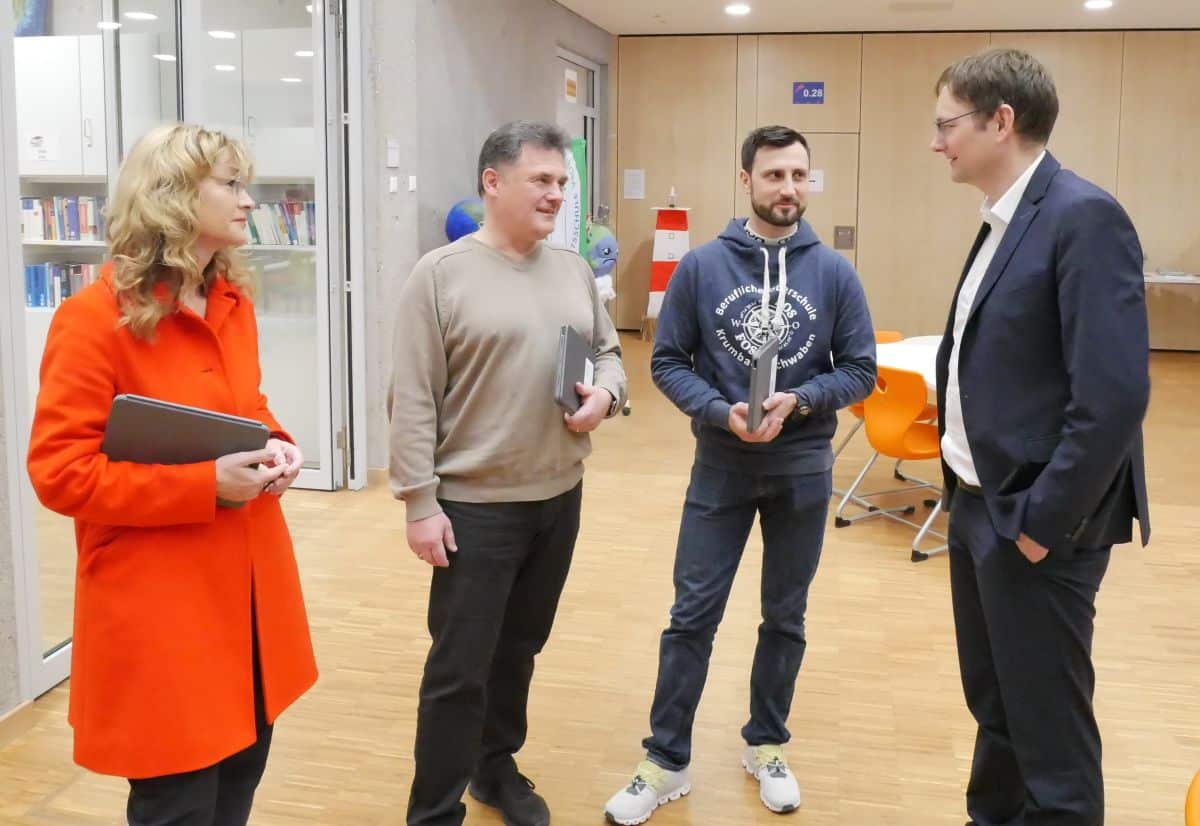 Landkreis Günzburg Stattet Alle Schulen In Seiner Trägerschaft Mit Digitalen Endgeräten Aus