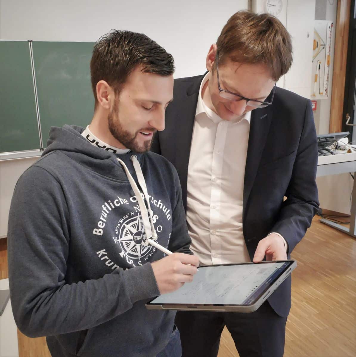 Landkreis Günzburg Stattet Alle Schulen In Seiner Trägerschaft Mit Digitalen Endgeräten Aus