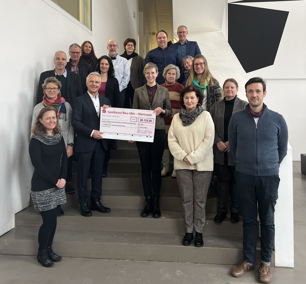 26.125 Euro Für 13 Projekt - Fördergelder Für Neu-Ulmer Projekte Übergeben