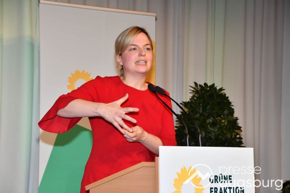 “Diese Zukunft ist bunt, vielfältig, solidarisch" - Schulze spricht auf Neujahrsempfang der Augsburger Grünen 61 “Diese Zukunft Ist Bunt, Vielfältig, Solidarisch&Quot; - Schulze Spricht Auf Neujahrsempfang Der Augsburger Grünen