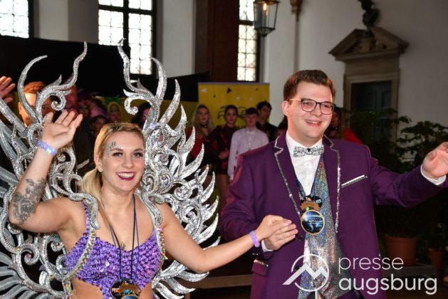 Galerie | Jetzt Sind Wieder Alle &Quot;Under Oiner Kapp&Quot; - Der Fasching In Augsburg Startet Mit Dem Rathaussturm