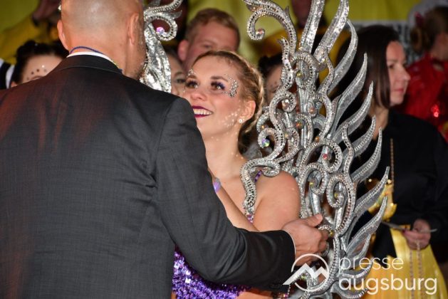 Galerie | Jetzt Sind Wieder Alle &Quot;Under Oiner Kapp&Quot; - Der Fasching In Augsburg Startet Mit Dem Rathaussturm