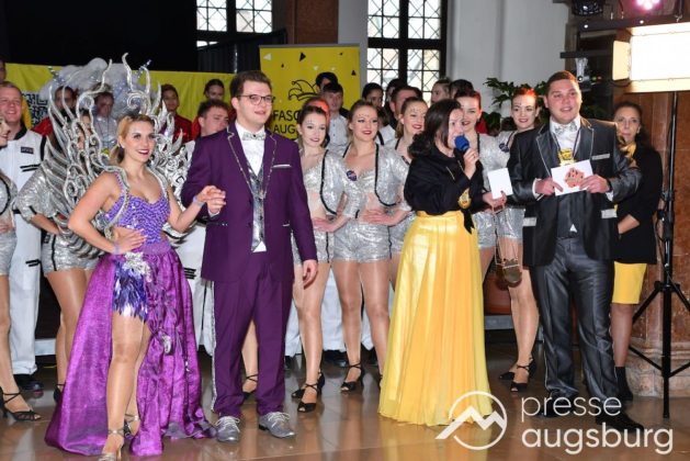 Galerie | Jetzt Sind Wieder Alle &Quot;Under Oiner Kapp&Quot; - Der Fasching In Augsburg Startet Mit Dem Rathaussturm