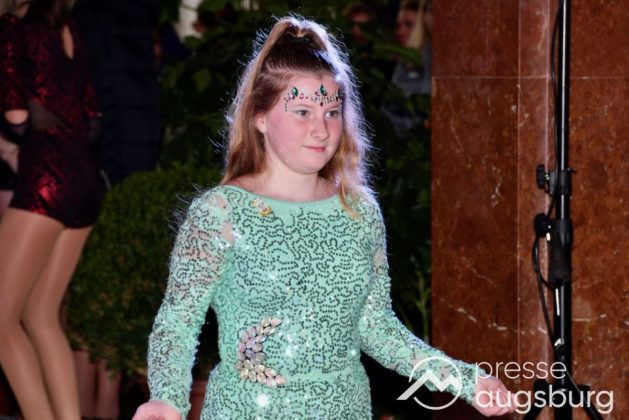 Galerie | Jetzt Sind Wieder Alle &Quot;Under Oiner Kapp&Quot; - Der Fasching In Augsburg Startet Mit Dem Rathaussturm