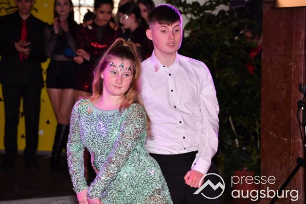 Galerie | Jetzt Sind Wieder Alle &Quot;Under Oiner Kapp&Quot; - Der Fasching In Augsburg Startet Mit Dem Rathaussturm