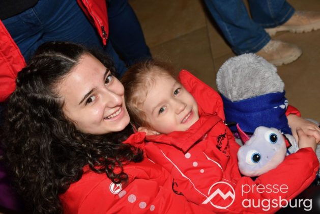 Galerie | Jetzt Sind Wieder Alle &Quot;Under Oiner Kapp&Quot; - Der Fasching In Augsburg Startet Mit Dem Rathaussturm