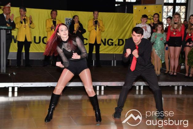 Galerie | Jetzt Sind Wieder Alle &Quot;Under Oiner Kapp&Quot; - Der Fasching In Augsburg Startet Mit Dem Rathaussturm