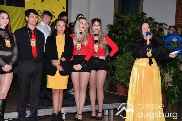 Galerie | Jetzt Sind Wieder Alle &Quot;Under Oiner Kapp&Quot; - Der Fasching In Augsburg Startet Mit Dem Rathaussturm