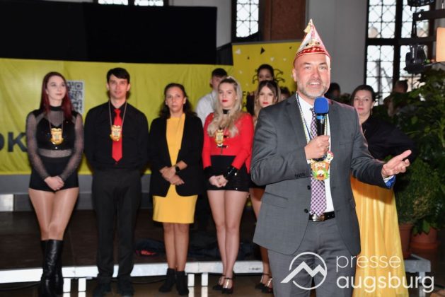 Galerie | Jetzt Sind Wieder Alle &Quot;Under Oiner Kapp&Quot; - Der Fasching In Augsburg Startet Mit Dem Rathaussturm