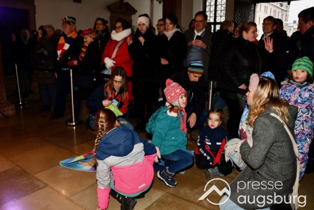 Galerie | Jetzt Sind Wieder Alle &Quot;Under Oiner Kapp&Quot; - Der Fasching In Augsburg Startet Mit Dem Rathaussturm
