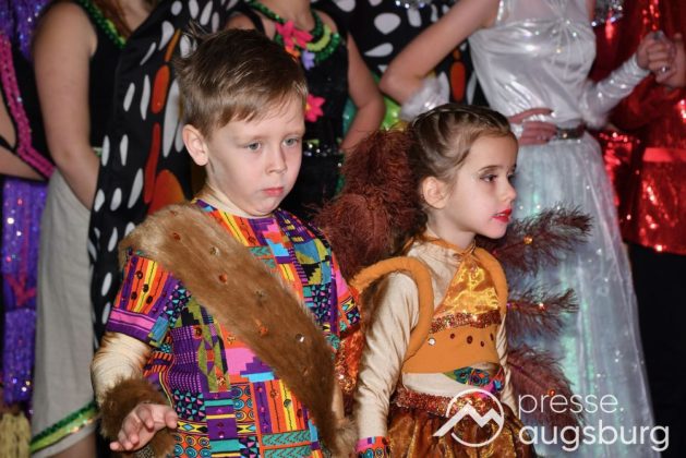 Galerie | Jetzt Sind Wieder Alle &Quot;Under Oiner Kapp&Quot; - Der Fasching In Augsburg Startet Mit Dem Rathaussturm