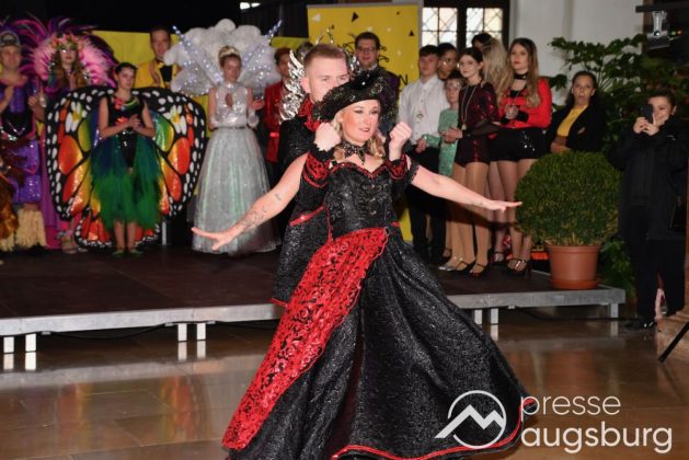 Galerie | Jetzt Sind Wieder Alle &Quot;Under Oiner Kapp&Quot; - Der Fasching In Augsburg Startet Mit Dem Rathaussturm