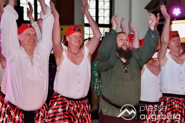 Galerie | Jetzt Sind Wieder Alle &Quot;Under Oiner Kapp&Quot; - Der Fasching In Augsburg Startet Mit Dem Rathaussturm