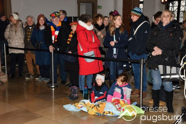 Galerie | Jetzt Sind Wieder Alle &Quot;Under Oiner Kapp&Quot; - Der Fasching In Augsburg Startet Mit Dem Rathaussturm