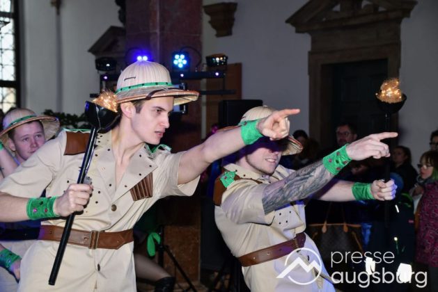 Galerie | Jetzt Sind Wieder Alle &Quot;Under Oiner Kapp&Quot; - Der Fasching In Augsburg Startet Mit Dem Rathaussturm