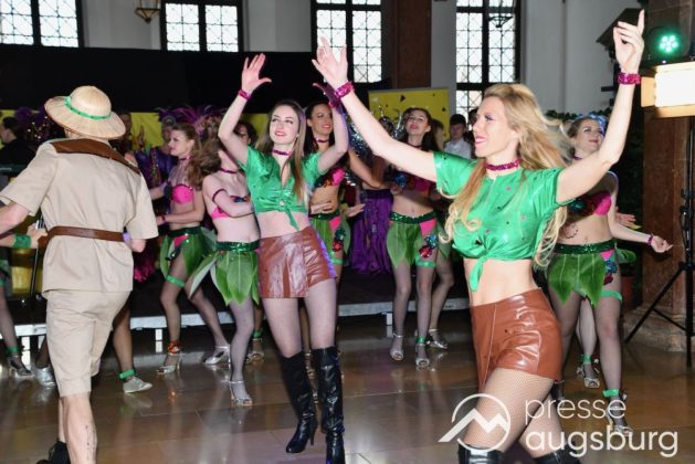 Galerie | Jetzt Sind Wieder Alle &Quot;Under Oiner Kapp&Quot; - Der Fasching In Augsburg Startet Mit Dem Rathaussturm