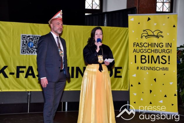 Galerie | Jetzt Sind Wieder Alle &Quot;Under Oiner Kapp&Quot; - Der Fasching In Augsburg Startet Mit Dem Rathaussturm