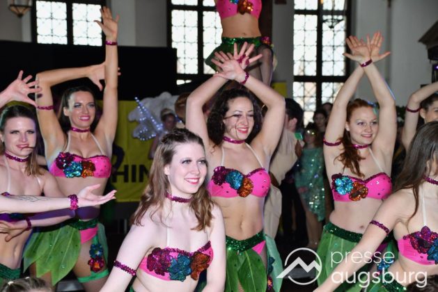 Galerie | Jetzt Sind Wieder Alle &Quot;Under Oiner Kapp&Quot; - Der Fasching In Augsburg Startet Mit Dem Rathaussturm