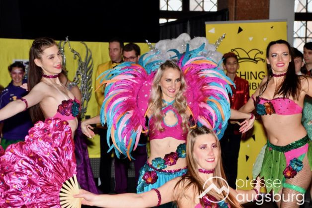 Galerie | Jetzt Sind Wieder Alle &Quot;Under Oiner Kapp&Quot; - Der Fasching In Augsburg Startet Mit Dem Rathaussturm