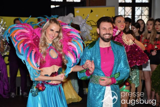 Galerie | Jetzt Sind Wieder Alle &Quot;Under Oiner Kapp&Quot; - Der Fasching In Augsburg Startet Mit Dem Rathaussturm