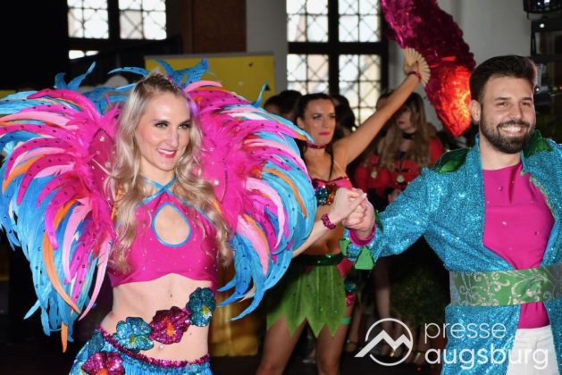 Galerie | Jetzt Sind Wieder Alle &Quot;Under Oiner Kapp&Quot; - Der Fasching In Augsburg Startet Mit Dem Rathaussturm