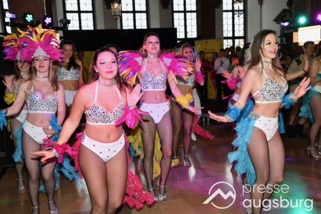 Galerie | Jetzt Sind Wieder Alle &Quot;Under Oiner Kapp&Quot; - Der Fasching In Augsburg Startet Mit Dem Rathaussturm