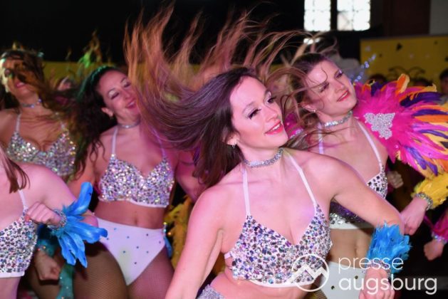 Galerie | Jetzt Sind Wieder Alle &Quot;Under Oiner Kapp&Quot; - Der Fasching In Augsburg Startet Mit Dem Rathaussturm