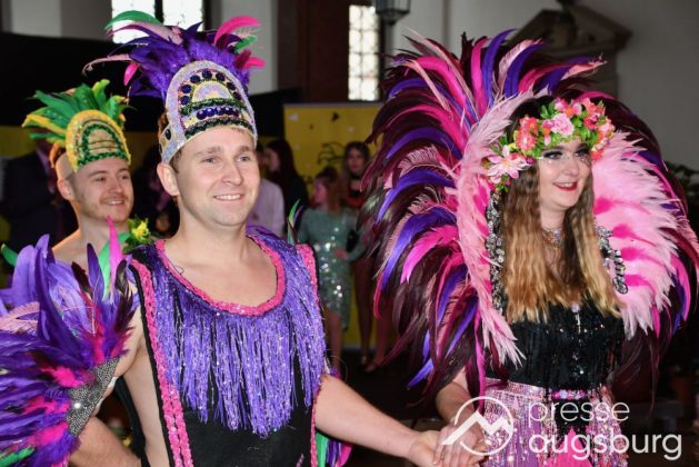 Galerie | Jetzt Sind Wieder Alle &Quot;Under Oiner Kapp&Quot; - Der Fasching In Augsburg Startet Mit Dem Rathaussturm